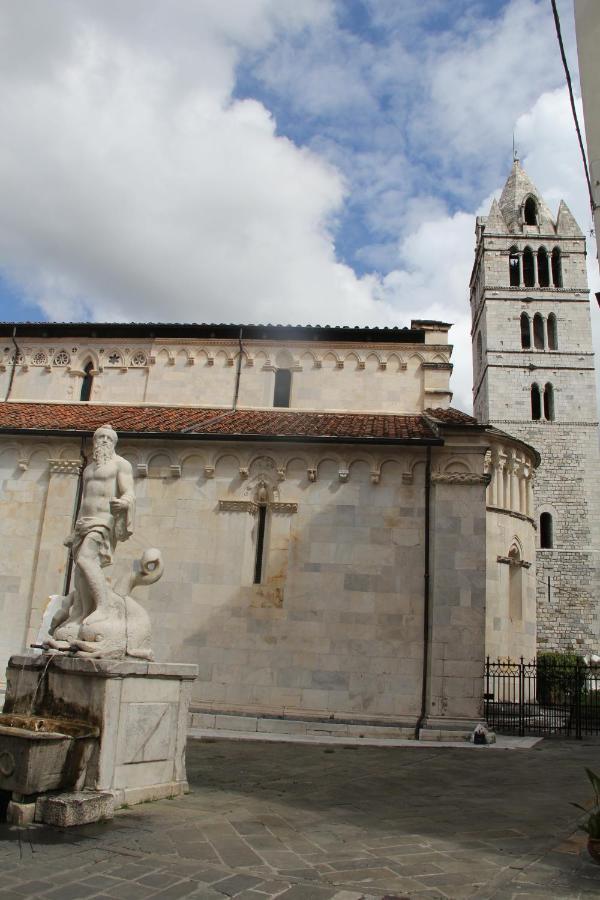 La Porta Sui Monti Di Luna การ์รารา ภายนอก รูปภาพ