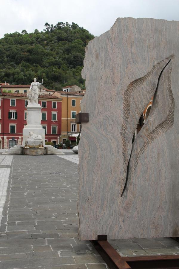 La Porta Sui Monti Di Luna การ์รารา ภายนอก รูปภาพ